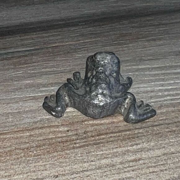 Vintage Frog Bull Tree Toad Mini Pewter Figurine Collectible Prince Cute Crafted - Picture 3 of 7